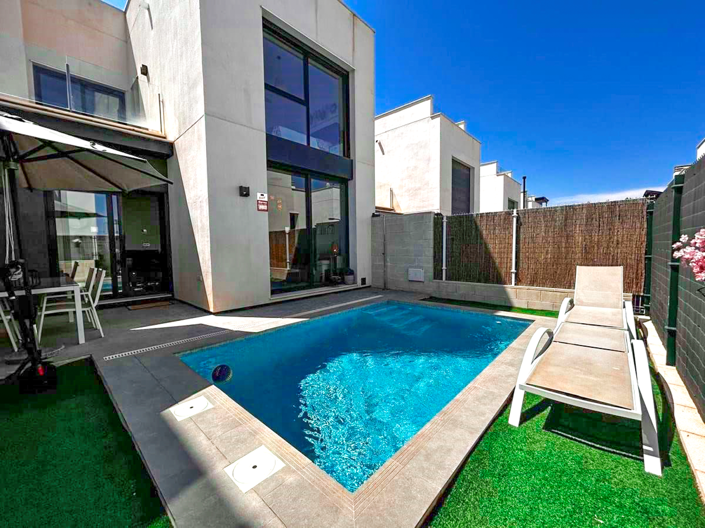 Image No.1-3 Bed Villa for sale