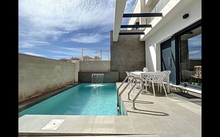 Image No.2-3 Bed Villa for sale