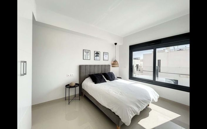 Image No.8-3 Bed Villa for sale