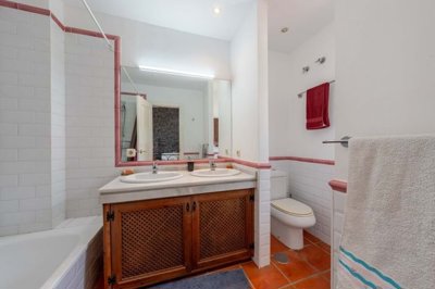 1447-644420-78d1f4f8b6655591b02d22fabb36a692d