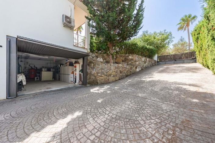 Image No.42-5 Bed Villa for sale