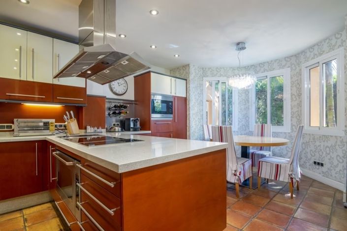 Image No.12-6 Bed Villa for sale