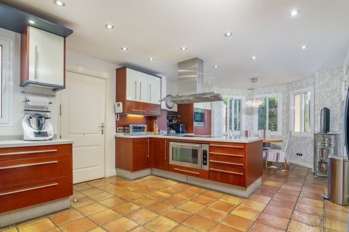 Image No.13-6 Bed Villa for sale