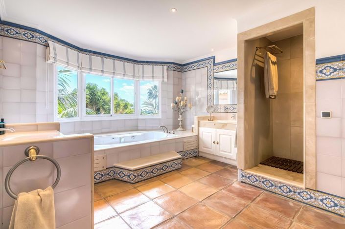 Image No.38-6 Bed Villa for sale