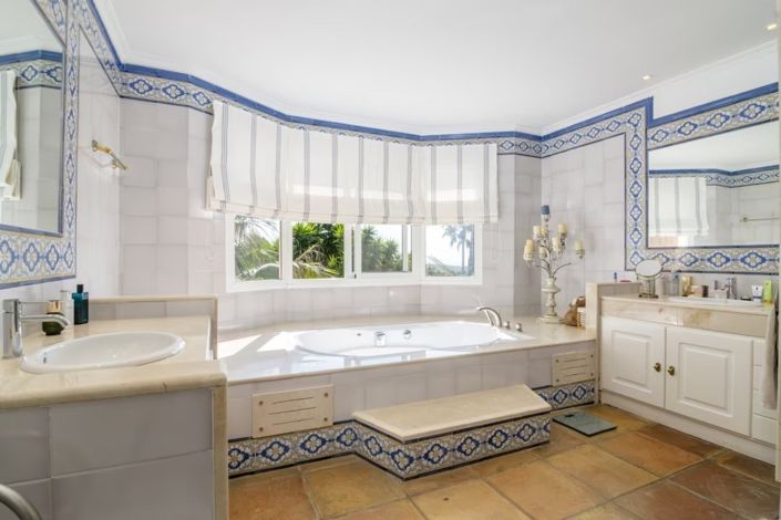 Image No.40-6 Bed Villa for sale