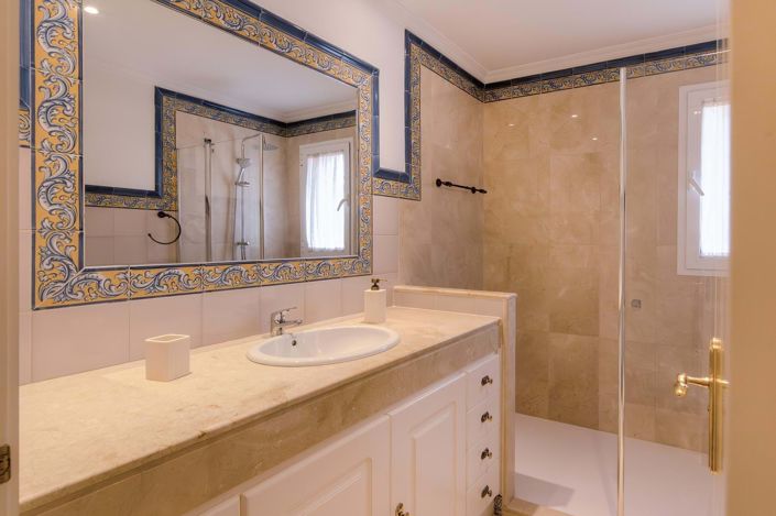 Image No.48-6 Bed Villa for sale