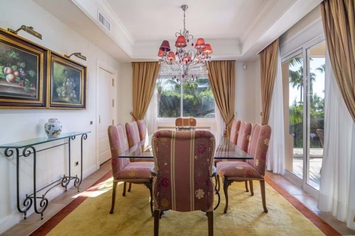 Image No.9-6 Bed Villa for sale