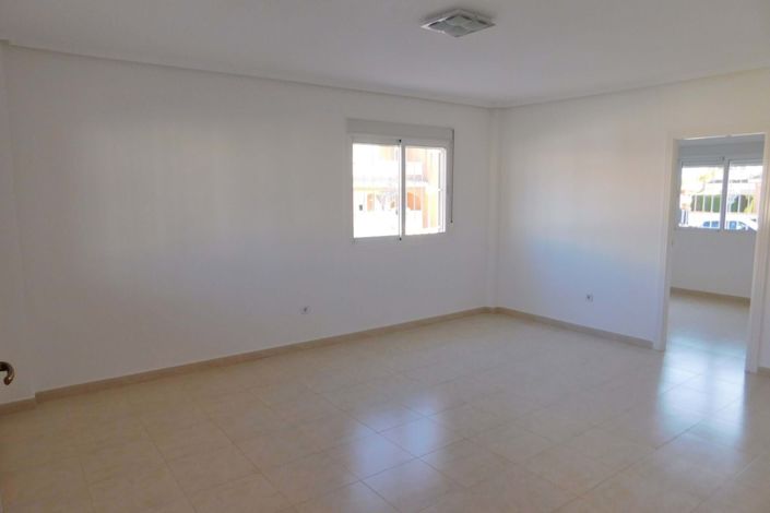 Image No.10-3 Bed Townhouse for sale