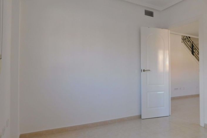 Image No.16-3 Bed Townhouse for sale