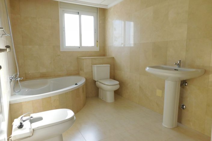 Image No.22-3 Bed Townhouse for sale