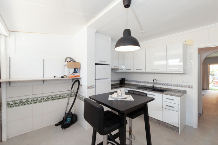 Image No.12-2 Bed Townhouse for sale