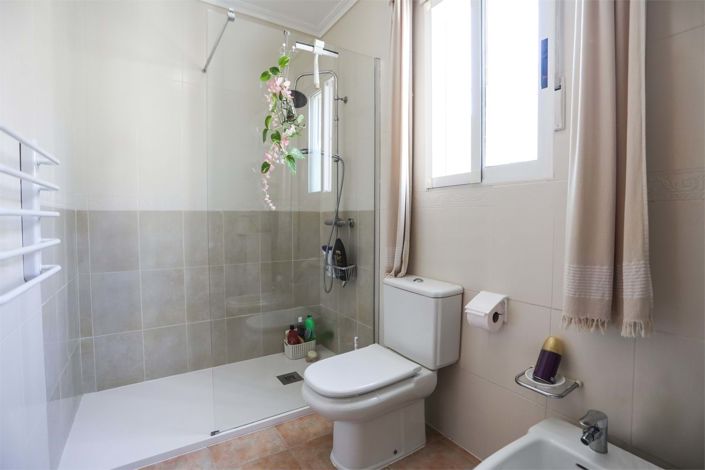 Image No.16-2 Bed Semi-Detached for sale