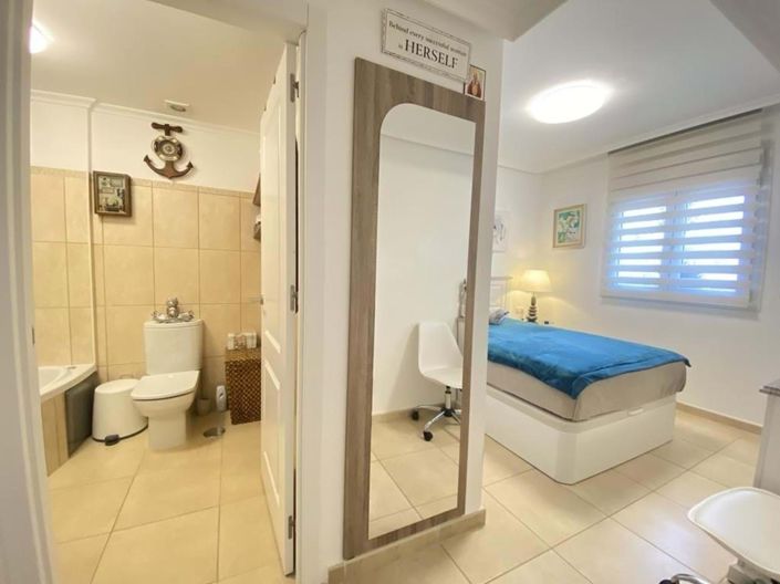 Image No.20-3 Bed Apartment for sale