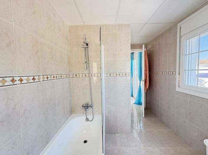 Image No.32-2 Bed Apartment for sale