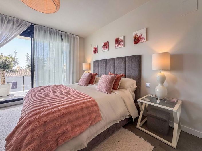 Image No.32-2 Bed Apartment for sale