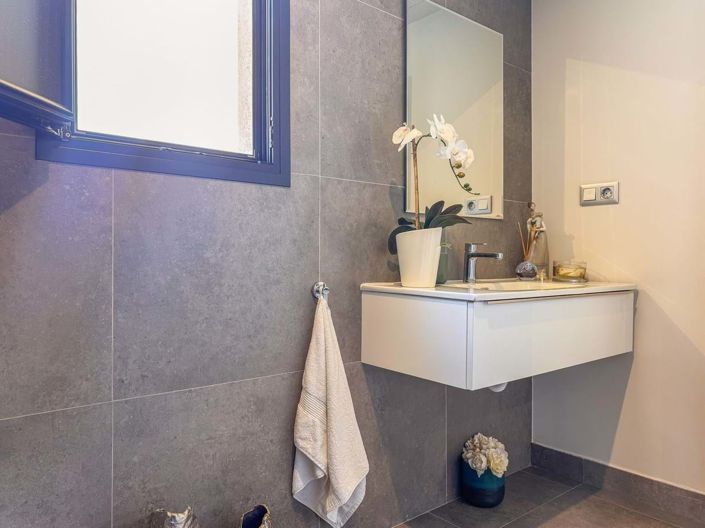 Image No.48-2 Bed Apartment for sale