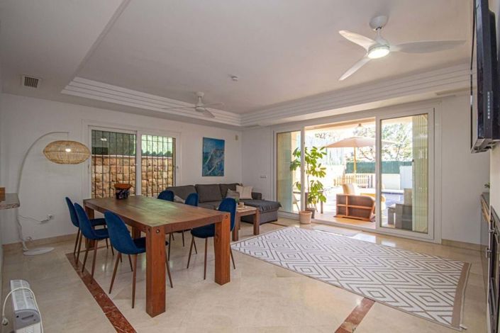 Image No.12-4 Bed Semi-Detached for sale