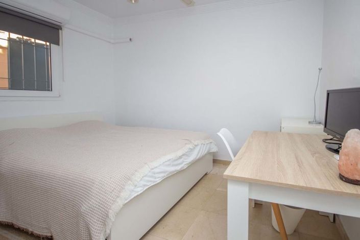 Image No.26-4 Bed Semi-Detached for sale