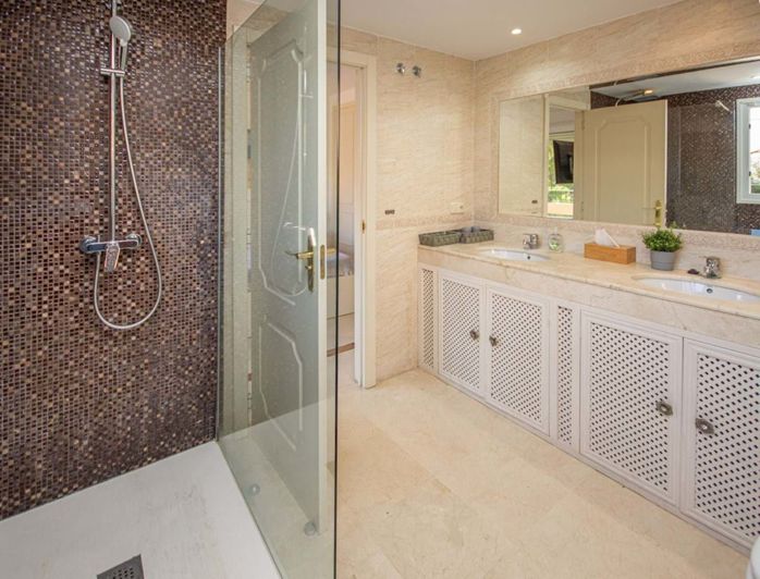 Image No.39-4 Bed Semi-Detached for sale