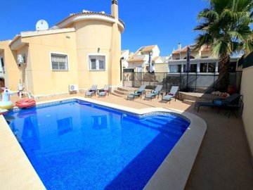 5 Bed Villa for sale