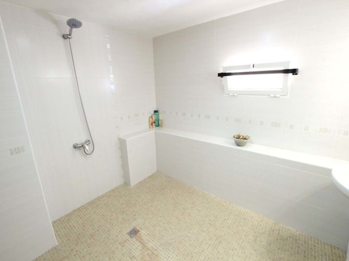 Image No.34-5 Bed Villa for sale