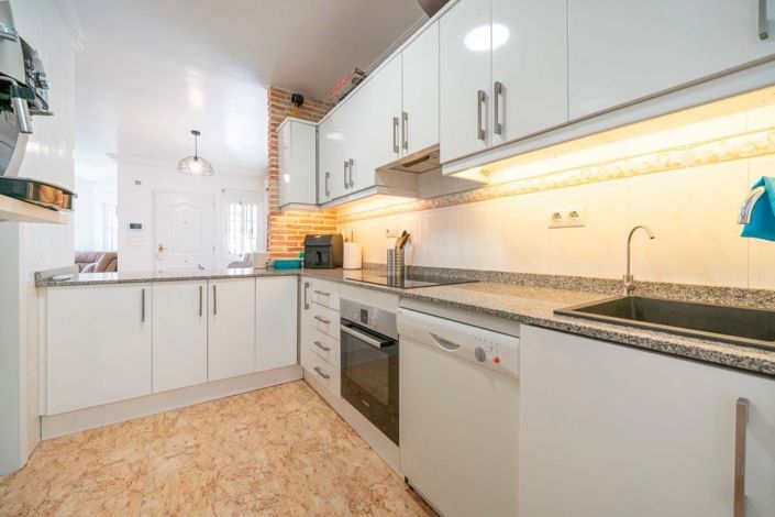 Image No.13-3 Bed Townhouse for sale