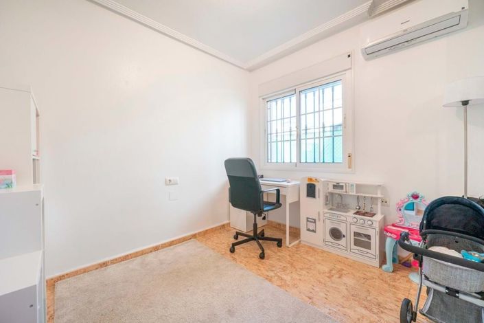 Image No.16-3 Bed Townhouse for sale