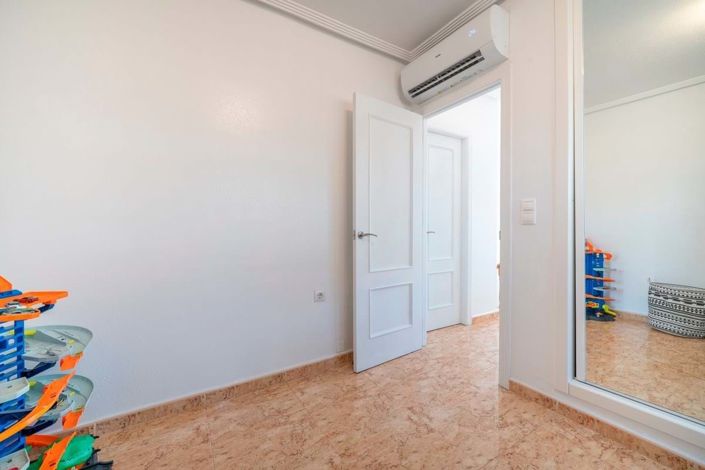 Image No.25-3 Bed Townhouse for sale