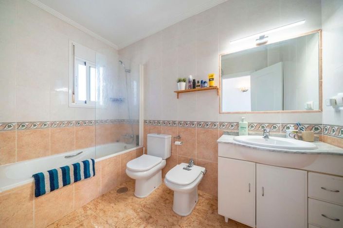 Image No.26-3 Bed Townhouse for sale