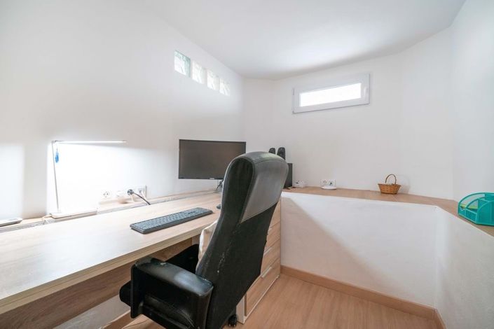 Image No.33-3 Bed Townhouse for sale