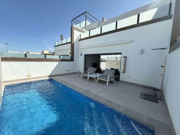 4 Bed Villa for sale