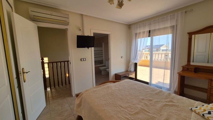 Image No.40-3 Bed Villa for sale