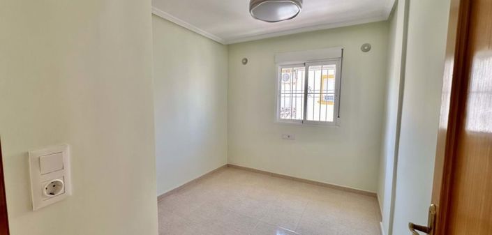 Image No.16-3 Bed Townhouse for sale