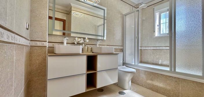 Image No.20-3 Bed Townhouse for sale