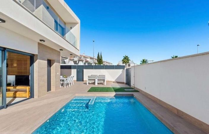 Image No.10-3 Bed Villa for sale