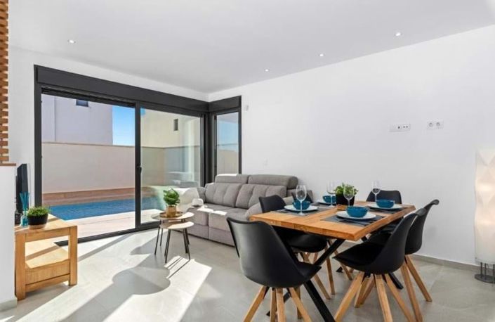 Image No.17-3 Bed Villa for sale