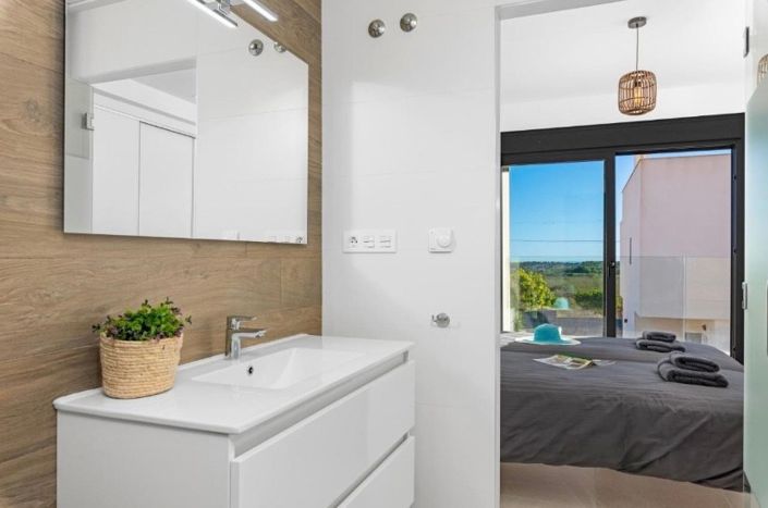 Image No.29-3 Bed Villa for sale