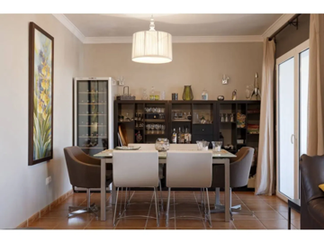 1447-644734-78d1f4f8b6655591b02d22fabb36a692d