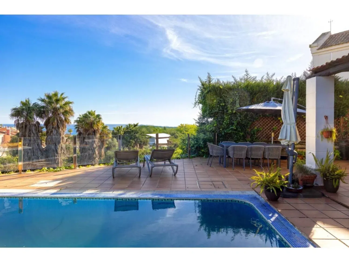 Image No.2-4 Bed Villa for sale