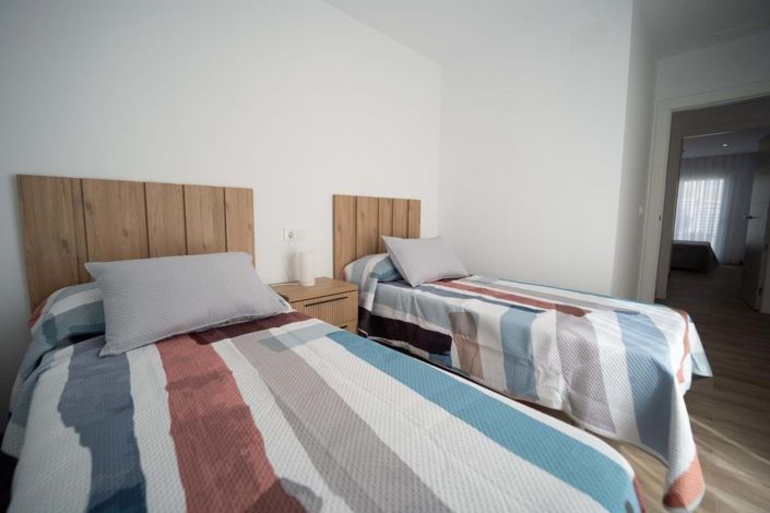 Image No.15-2 Bed Townhouse for sale