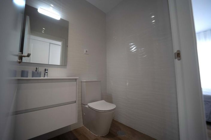 Image No.17-2 Bed Townhouse for sale