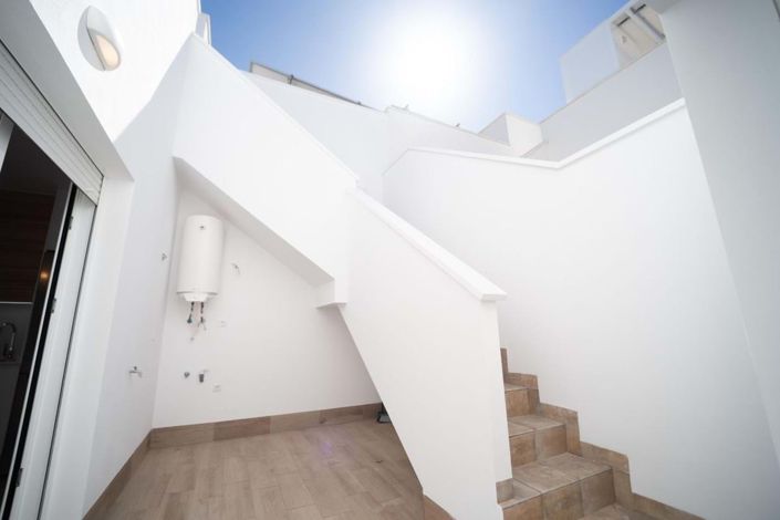 Image No.19-2 Bed Townhouse for sale