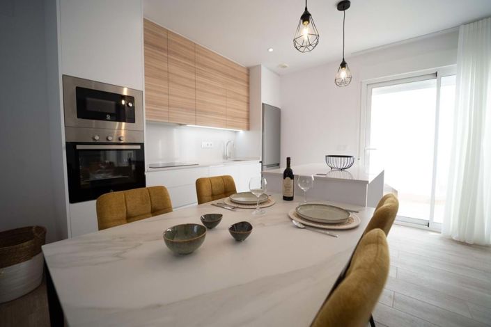 Image No.9-2 Bed Townhouse for sale