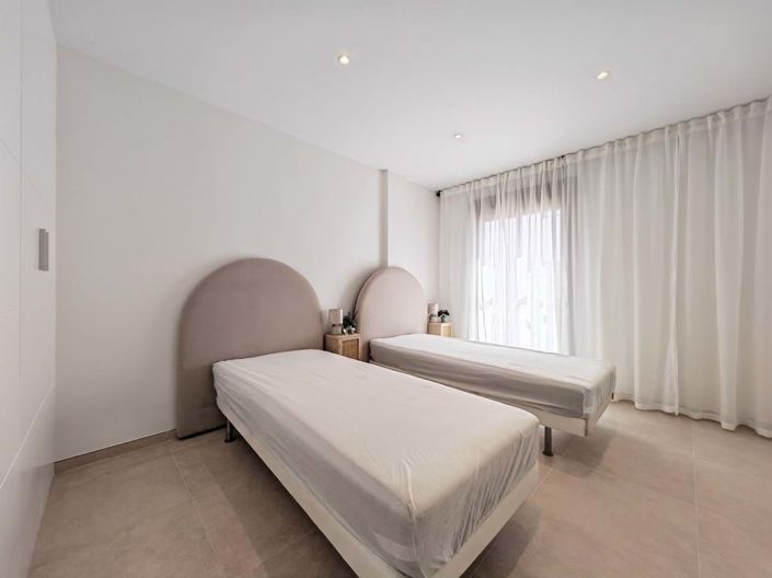 Image No.10-3 Bed Apartment for sale