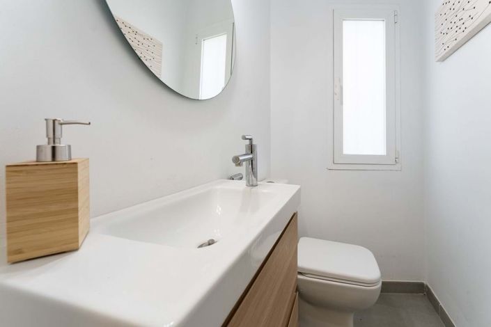 Image No.12-2 Bed Townhouse for sale