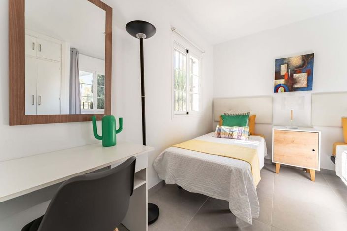 Image No.16-2 Bed Townhouse for sale