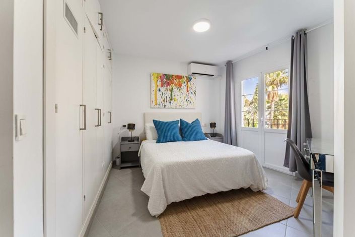 Image No.25-2 Bed Townhouse for sale