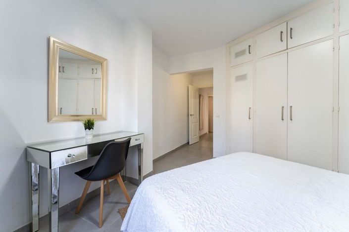 Image No.26-2 Bed Townhouse for sale