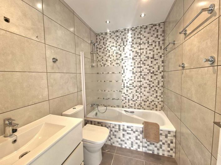 Image No.19-3 Bed Townhouse for sale