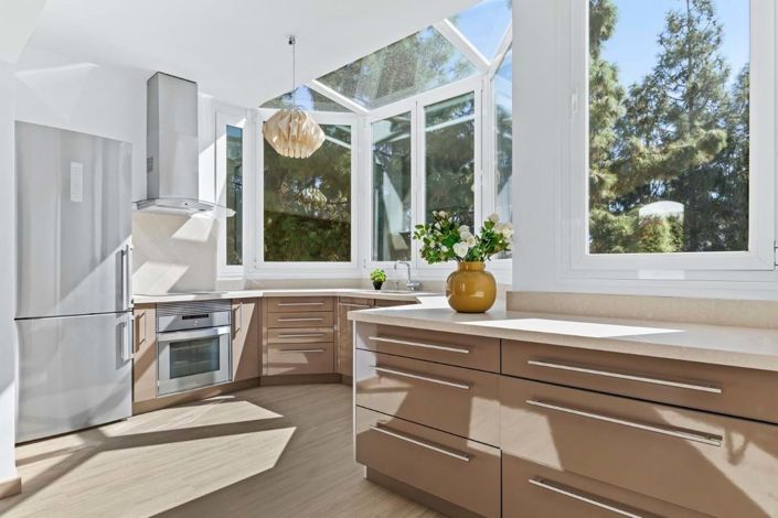 Image No.2-2 Bed Townhouse for sale